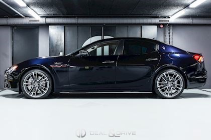 GHIBLI 3.8 V8 TROFEO – MASERATI BLUE METALLIC