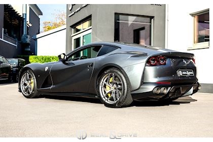 812 SUPERFAST 6.5 V12 – GRIGIO SILVERSTONE