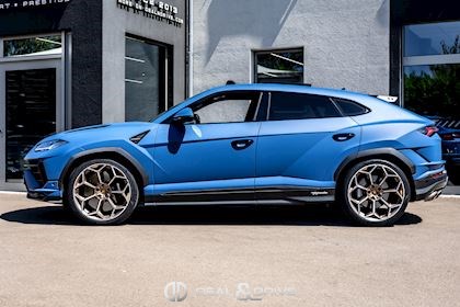 URUS PERFORMANTE 4.0 V8 666 CH – BLU GRIFO MATT – AD PERSONAM – AKRAPOVIC - 5yr MAINTENANCE