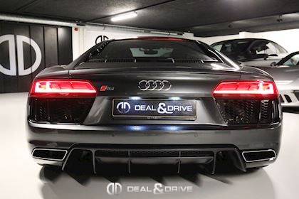 R8 V10 