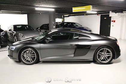 R8 V10 