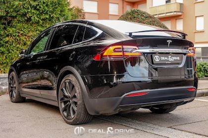 MODEL X 100D GRANDE AUTONOMIE PLUS 6 PLACES 