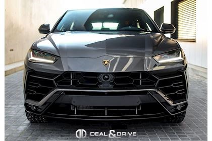 URUS AKRAPOVIC