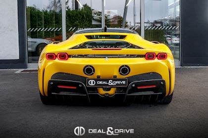 SF90 STRADALE GIALLO 3 STRATO