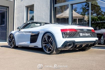 R8 SPYDER V10 PERFORMANCE RWD 5.2 FSI S-TRONIC - WARRANTY 09/27
