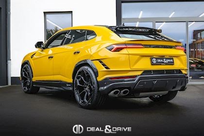 URUS PERFORMANTE - AKRAPOVIC