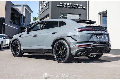 URUS 4.0 V8 666 PERFORMANTE - AKRAPOVIC - GRIGIO TELESTO