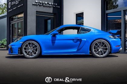 718 CAYMAN GT4 PDK – SHARK BLUE – AKRAPOVIC